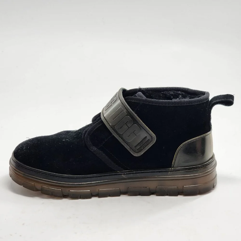 UGG Neumel Suede Shealing Lined Clear Winter Boots 8 Black